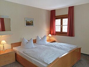 Gemütliches Schlafzimmer im Ferienhaus Tanneck mit komfortabler Einrichtung.