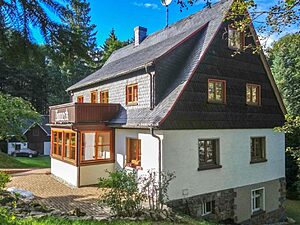 Ferienhaus Tanneck, Seitenansicht mit Balkon